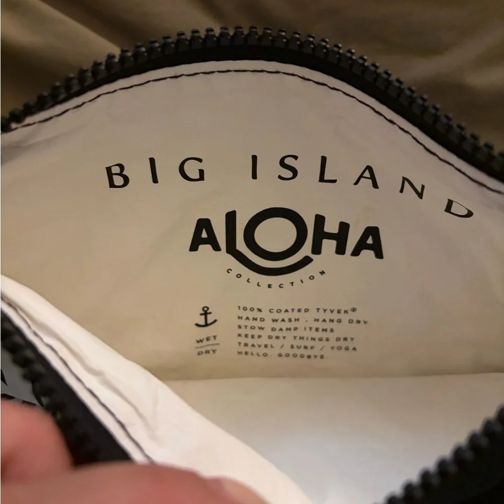 Aloha Collection Pouch - Picture 2 of 3